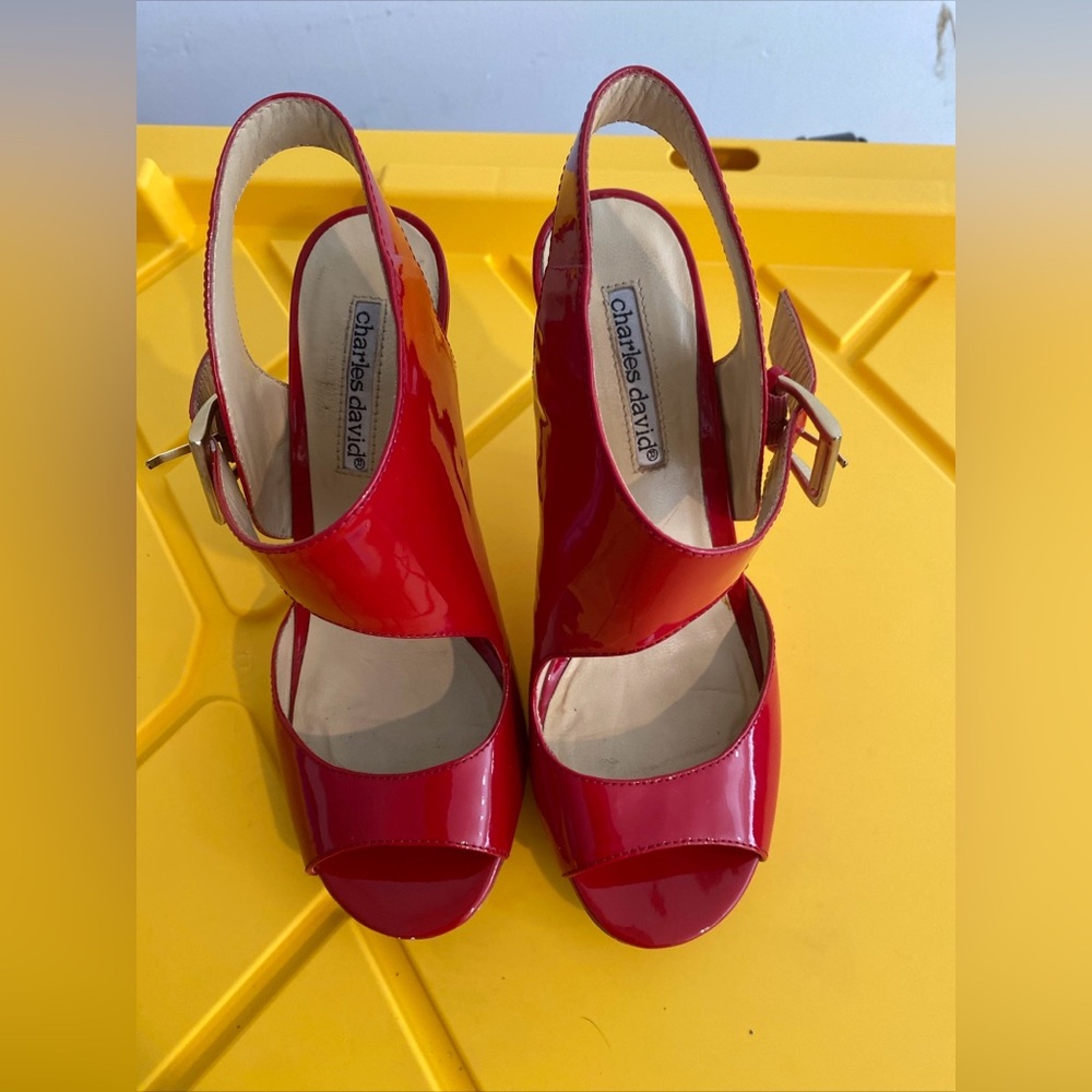 Charles David buckled high heel size 6 patent red